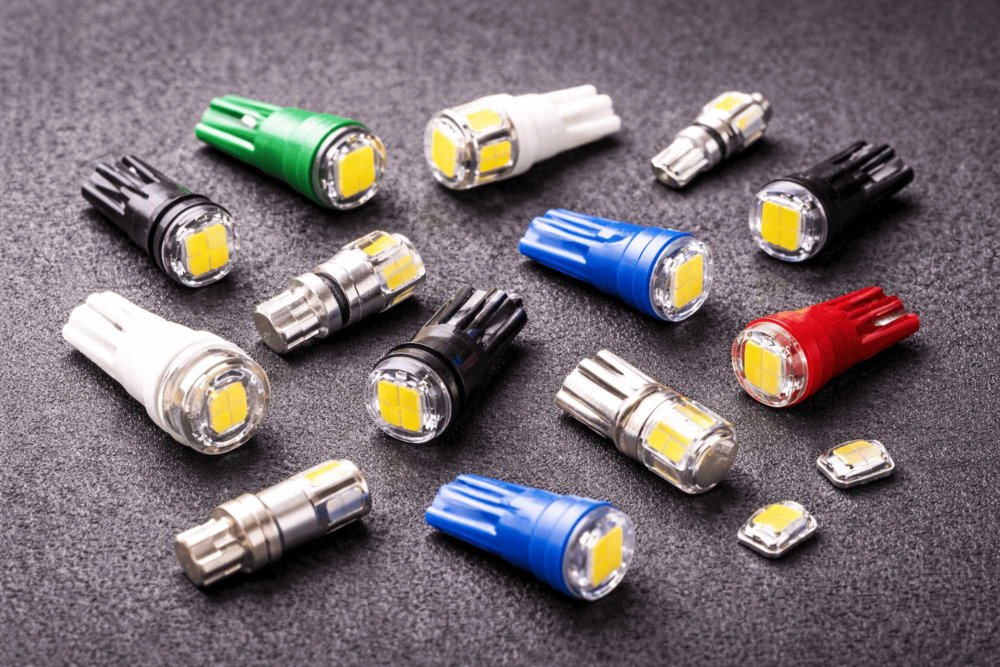 Typy žiaroviek, ktore sa používajú do palubnej dosky v automobile