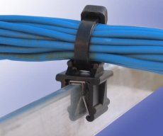 Príchytka kabelové na hranu plechu-čierna