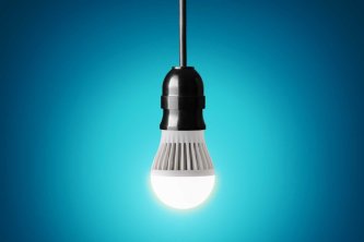 Porovnanie LED a klasickej žiarovky. Ktorá je lepšia?