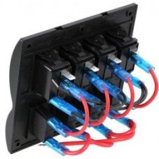 Panel so 4 vypínačmi a poistkami