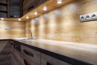 Ako zapojiť bodové svetlá alebo vymeniť žiarovku v nich?