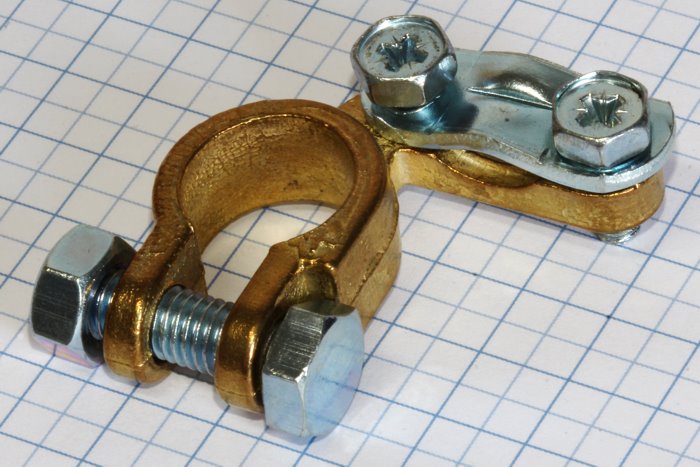 Macchi Rag. Fiorenzo Svorka batériová mosadzná plusová-zliatina 25-50