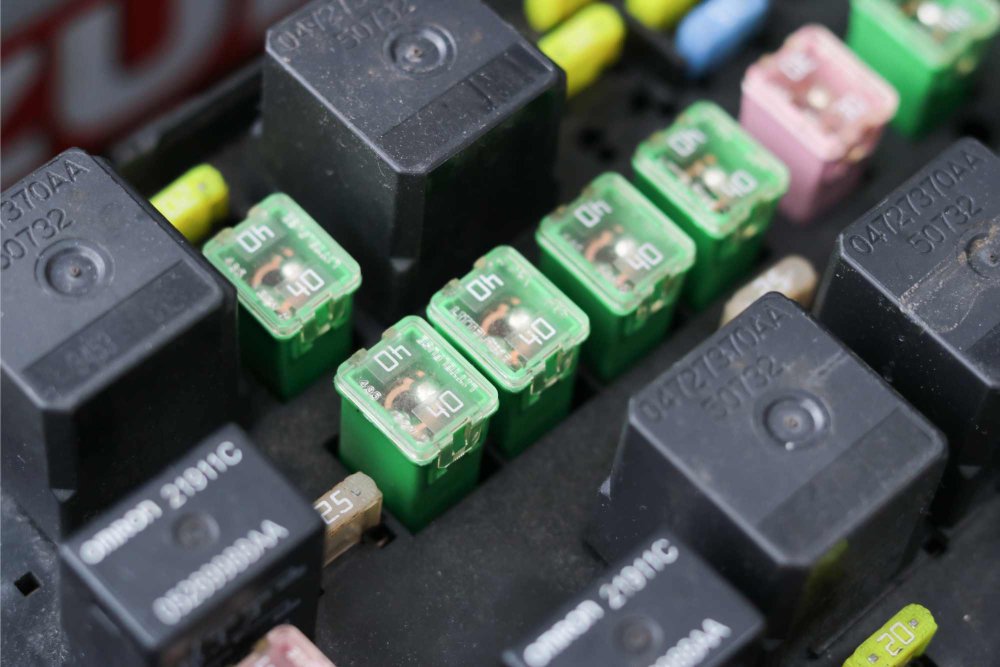 Farebne odlíšené poistky
v aute