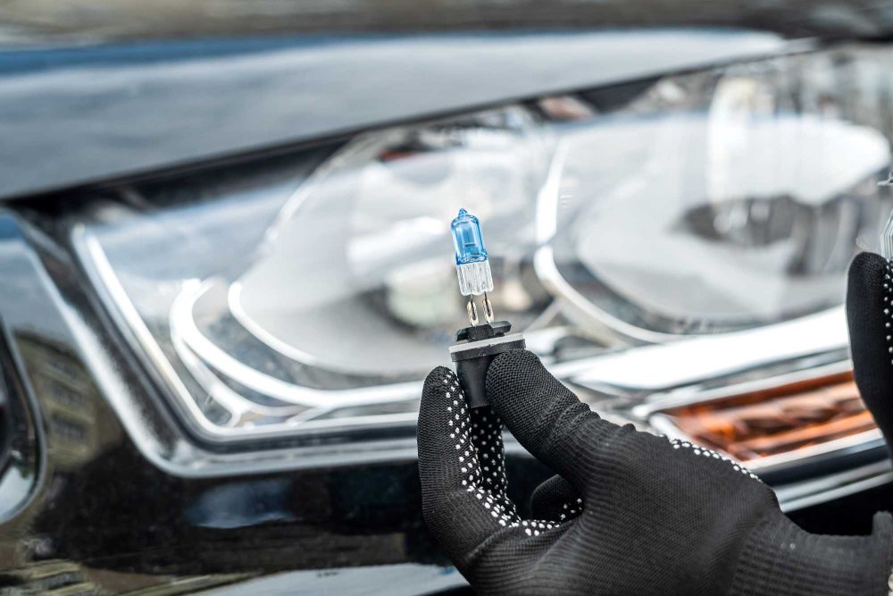 Autožiarovka pred osadením do svetlometu